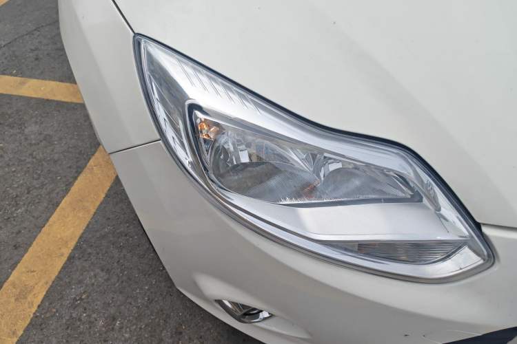 Used Ford Focus 2012 Hatchback 1.6L Automatic Fashion Edition Right Front Headlight