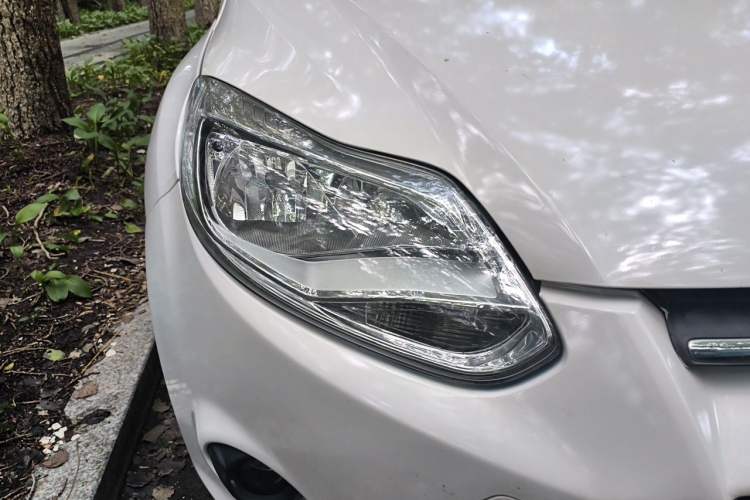 Used Ford Focus 2012 Hatchback 1.6L Automatic Comfort Model Right Front Headlight