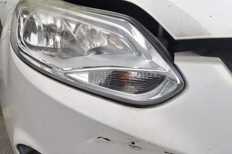 Used Ford Focus 2012 Sedan 1.6L Manual Comfort Model Right Front Headlight