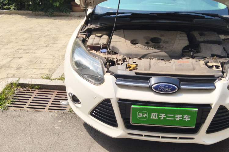 Used Ford Focus 2012 Hatchback 2.0L Automatic Luxury Sport Model Right Front Headlight