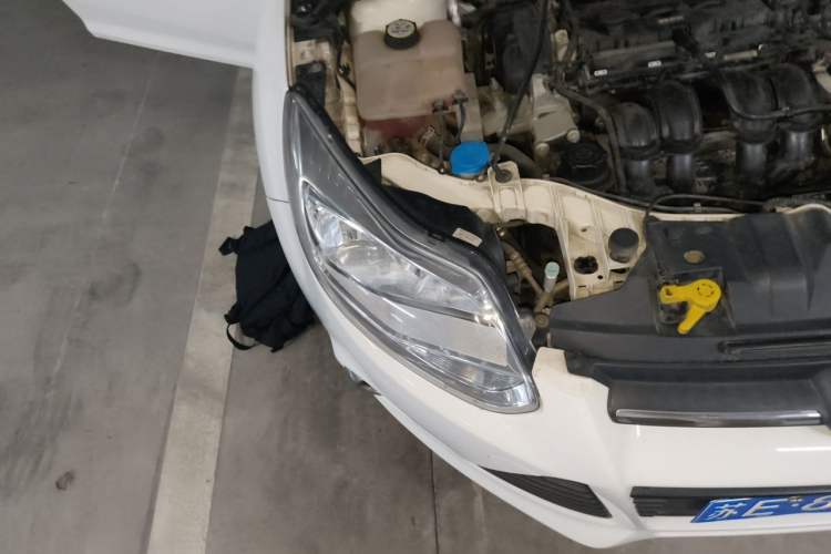 Used Ford Focus 2012 Sedan 1.6L Automatic Fashion Edition Right Front Headlight