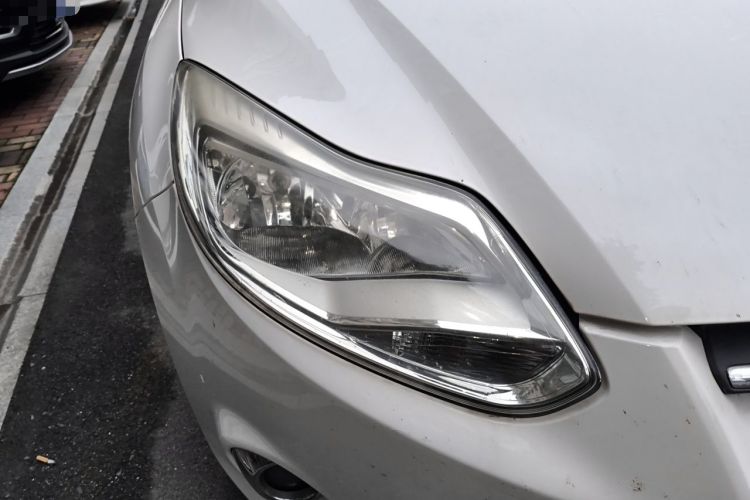Used Ford Focus 2012 Hatchback 1.6L Automatic Fashion Edition Right Front Headlight
