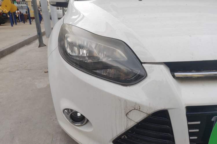 Used Ford Focus 2012 Hatchback 2.0L Manual Luxury Sport Model Right Front Headlight