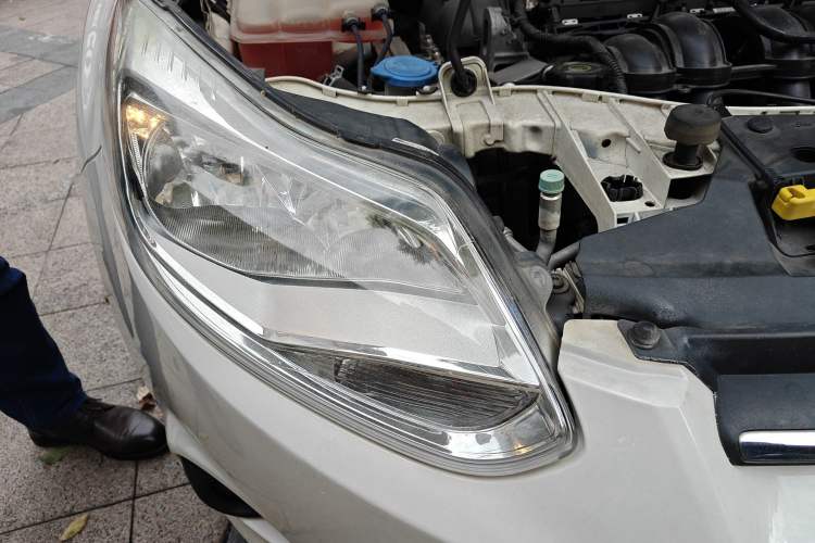 Used Ford Focus 2012 Sedan 1.6L Automatic Comfort Model Right Front Headlight
