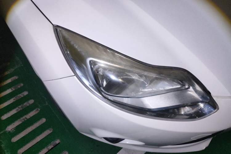 Used Ford Focus 2012 Hatchback 1.6L Automatic Comfort Model Right Front Headlight