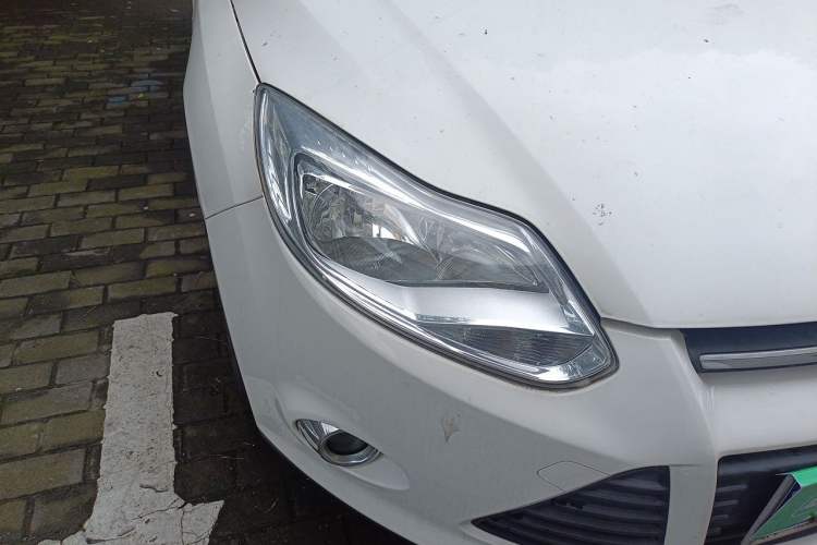 Used Ford Focus 2012 Sedan 1.6L Automatic Fashion Edition Right Front Headlight