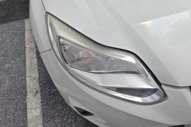 Used Ford Focus 2012 Hatchback 1.6L Automatic Comfort Model Right Front Headlight