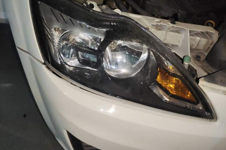 Used Ford Focus 2012 Hatchback Classic 1.8L Automatic Fashion Edition Right Front Headlight