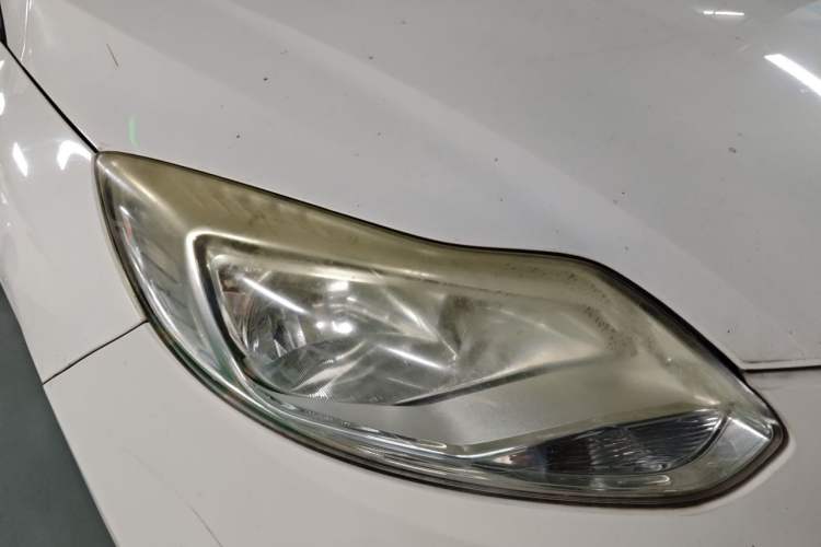 Used Ford Focus 2012 Sedan 1.6L Automatic Comfort Model Right Front Headlight