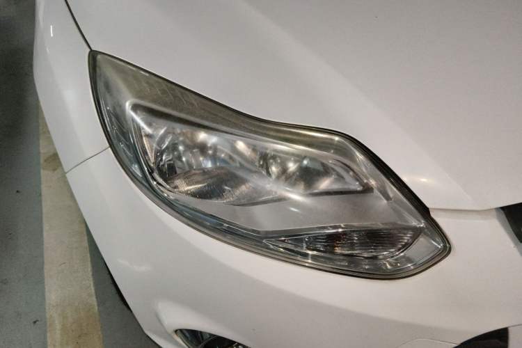 Used Ford Focus 2012 Sedan 1.6L Automatic Fashion Edition Right Front Headlight