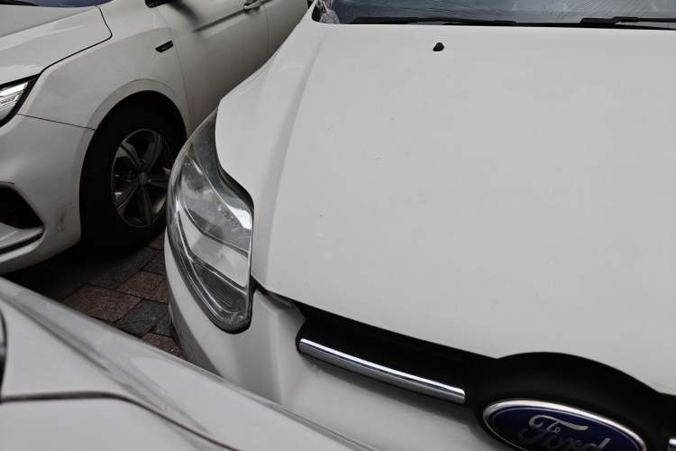 Used Ford Focus 2012 Sedan 1.6L Automatic Fashion Edition Right Front Headlight