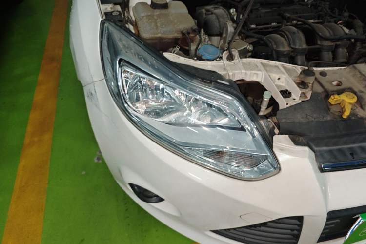 Used Ford Focus 2012 Hatchback 1.6L Automatic Fashion Edition Right Front Headlight
