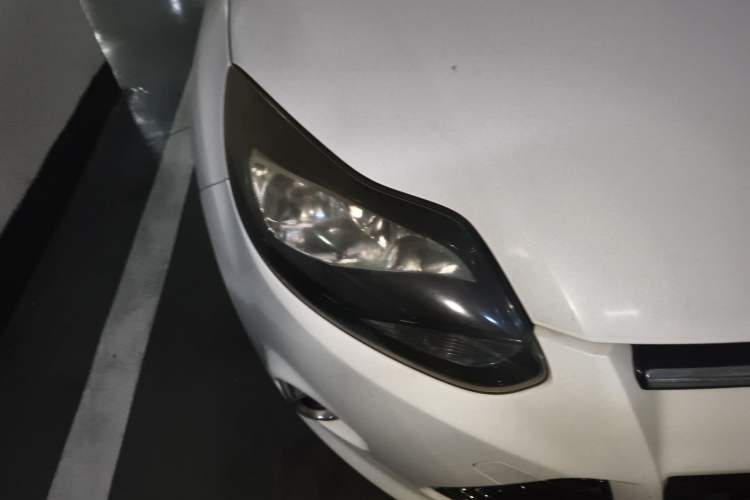 Used Ford Focus 2012 Hatchback 2.0L Manual Luxury Sport Model Right Front Headlight
