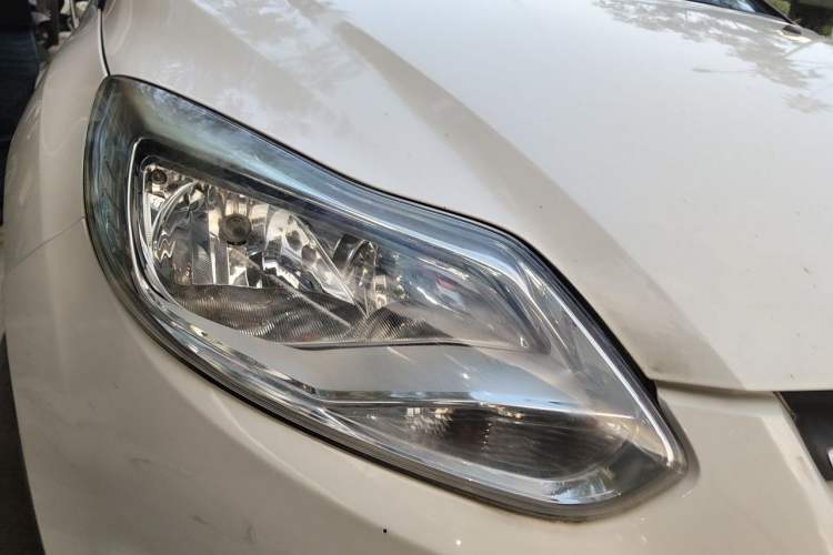Used Ford Focus 2012 Sedan 1.6L Automatic Fashion Edition Right Front Headlight