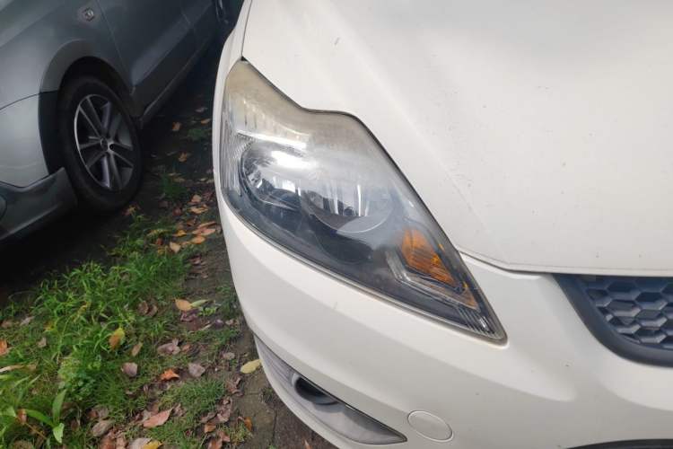 Used Ford Focus 2012 Hatchback Classic 1.8L Automatic Base Model Right Front Headlight