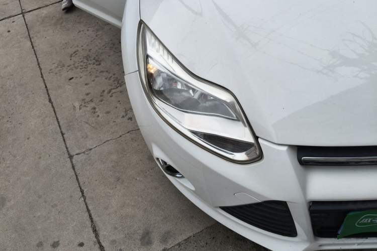 Used Ford Focus 2012 Sedan 1.6L Automatic Fashion Edition Right Front Headlight
