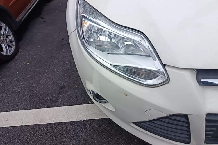 Used Ford Focus 2012 Sedan 1.6L Manual Fashion Edition Right Front Headlight