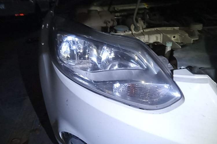 Used Ford Focus 2012 Hatchback 1.6L Automatic Fashion Edition Right Front Headlight