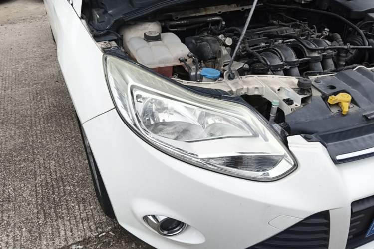 Used Ford Focus 2012 Sedan 1.6L Automatic Fashion Edition Right Front Headlight