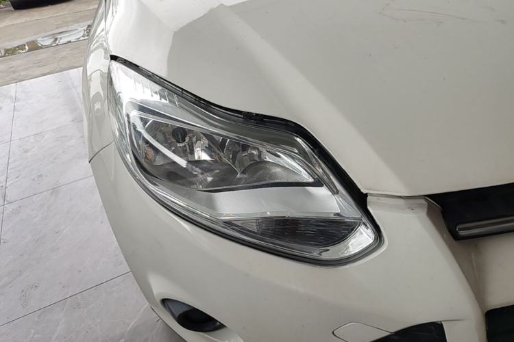 Used Ford Focus 2012 Sedan 1.6L Automatic Comfort Model Right Front Headlight