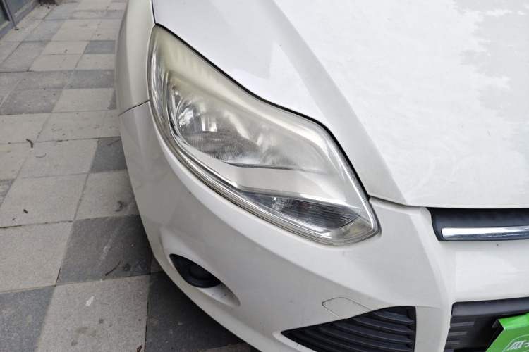 Used Ford Focus 2012 Sedan 1.6L Manual Comfort Model Right Front Headlight