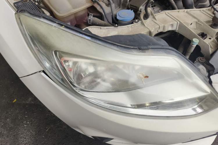 Used Ford Focus 2012 Sedan 1.6L Manual Comfort Model Right Front Headlight