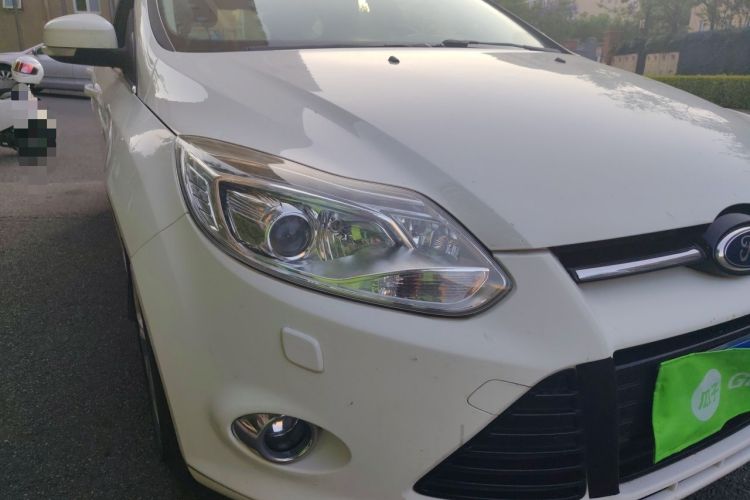 Used Ford Focus 2012 Hatchback 2.0L Manual Luxury Sport Model Right Front Headlight