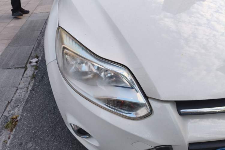 Used Ford Focus 2012 Hatchback 1.6L Automatic Fashion Edition Right Front Headlight
