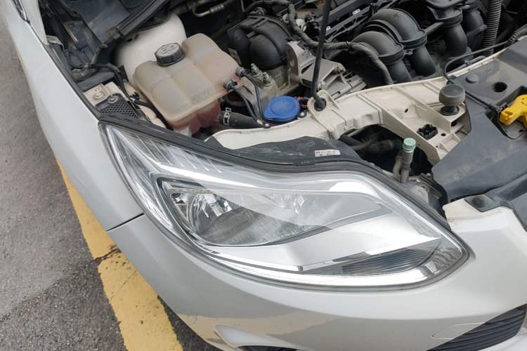 Used Ford Focus 2012 Sedan 1.6L Manual Comfort Model Right Front Headlight