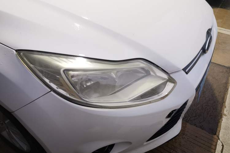 Used Ford Focus 2012 Sedan 1.6L Manual Comfort Model Right Front Headlight
