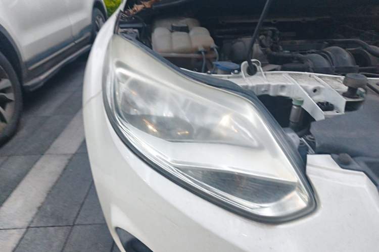 Used Ford Focus 2012 Hatchback 1.6L Automatic Comfort Model Right Front Headlight