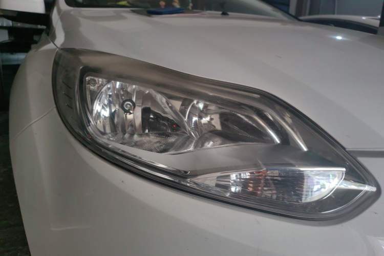 Used Ford Focus 2012 Sedan 1.6L Automatic Comfort Model Right Front Headlight