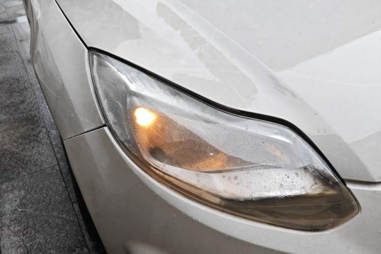 Used Ford Focus 2012 Sedan 1.6L Manual Comfort Model Right Front Headlight