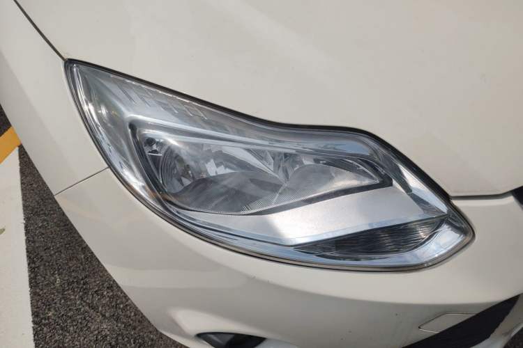 Used Ford Focus 2012 Hatchback 1.6L Automatic Comfort Model Right Front Headlight
