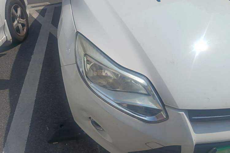 Used Ford Focus 2012 Sedan 1.6L Automatic Fashion Edition Right Front Headlight