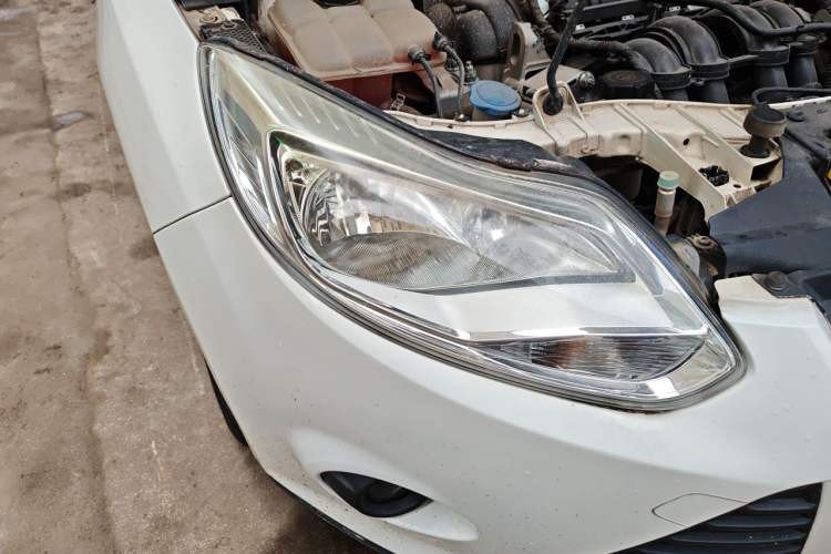 Used Ford Focus 2012 Sedan 1.6L Automatic Comfort Model Right Front Headlight