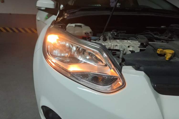 Used Ford Focus 2012 Hatchback 1.6L Manual Comfort Model Right Front Headlight
