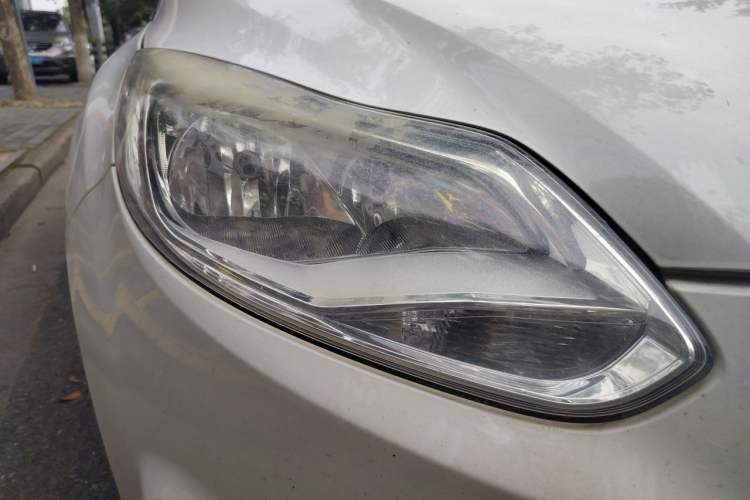 Used Ford Focus 2012 Hatchback 1.6L Manual Comfort Model Right Front Headlight