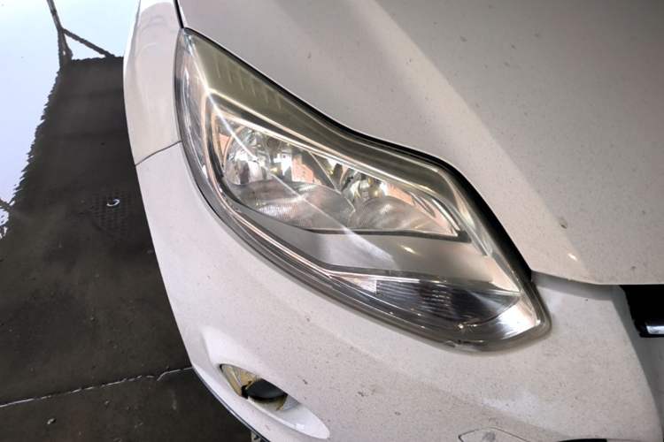 Used Ford Focus 2012 Sedan 1.6L Automatic Fashion Edition Right Front Headlight