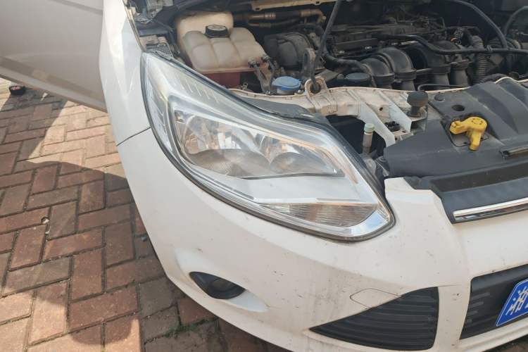 Used Ford Focus 2012 Sedan 1.6L Automatic Comfort Model Right Front Headlight