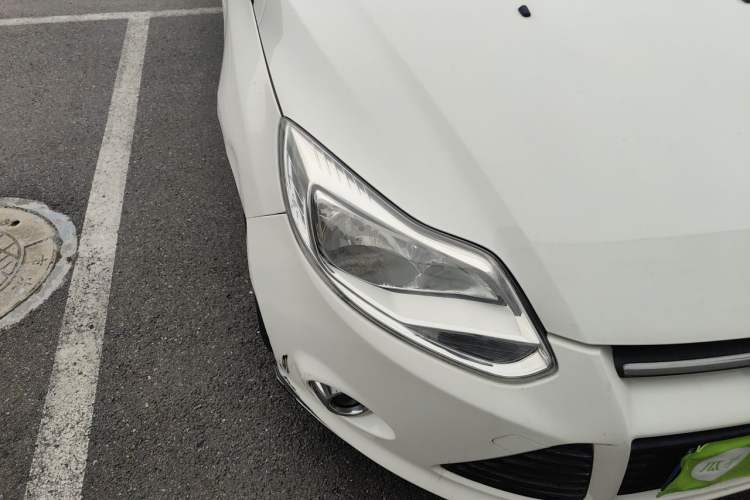 Used Ford Focus 2012 Hatchback 1.6L Manual Fashion Edition Right Front Headlight