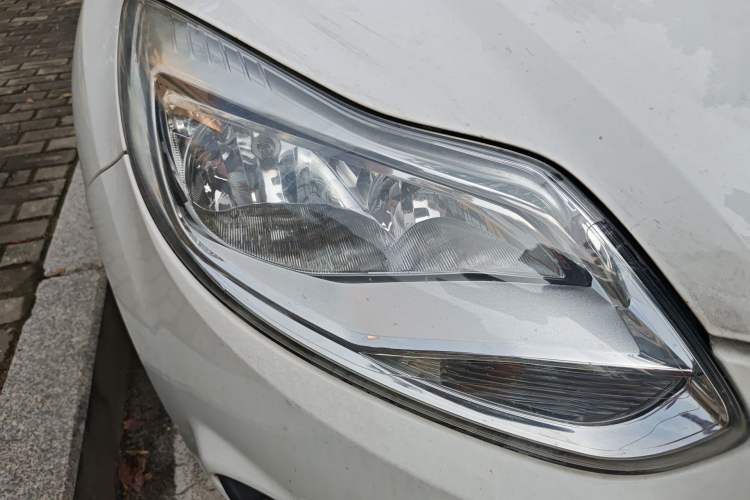 Used Ford Focus 2012 Sedan 1.6L Automatic Comfort Model Right Front Headlight