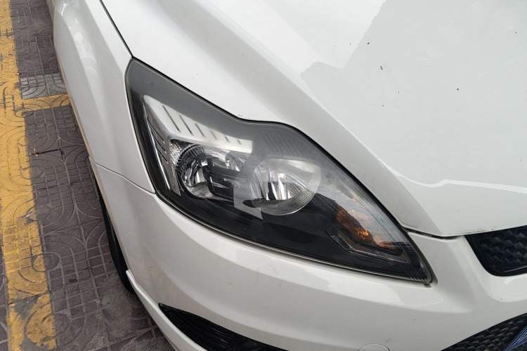 Used Ford Focus 2012 Hatchback Classic 1.8L Automatic Fashion Edition Right Front Headlight