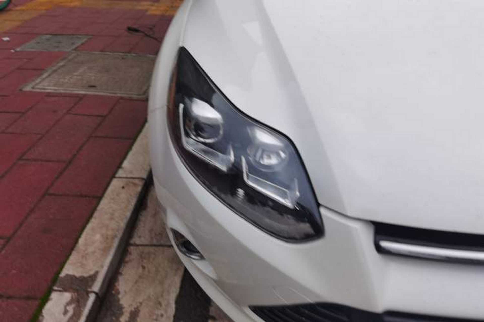 Used Ford Focus 2012 Hatchback 2.0L Automatic Luxury Sport Model Right Front Headlight