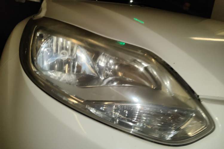 Used Ford Focus 2012 Sedan 1.6L Manual Fashion Edition Right Front Headlight