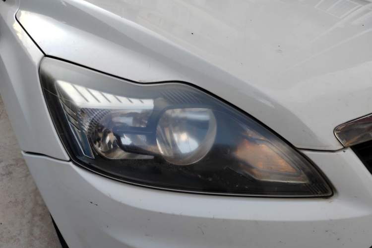 Used Ford Focus 2012 Hatchback Classic 1.8L Manual Fashion Edition Right Front Headlight