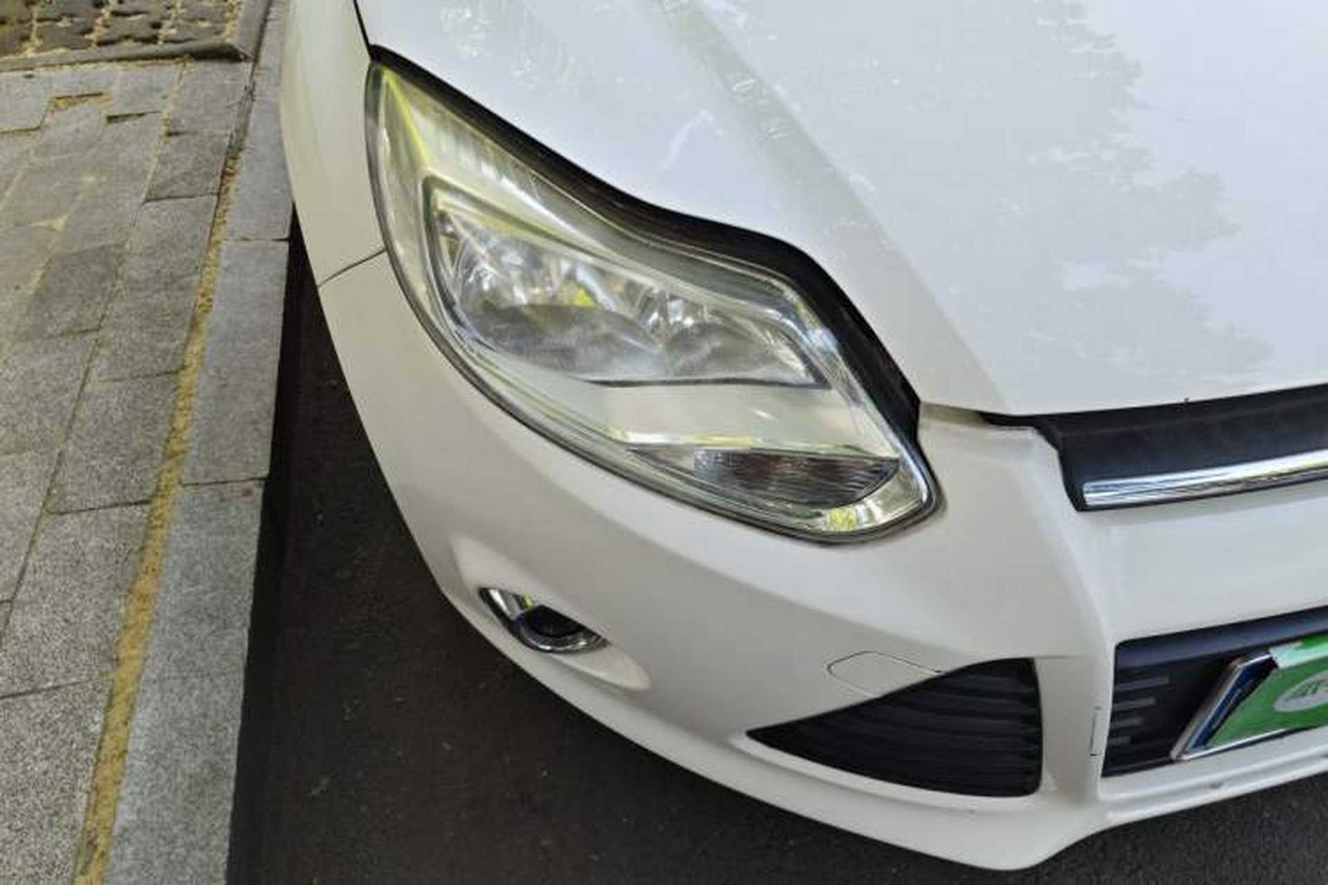 Used Ford Focus 2012 Hatchback 1.6L Manual Fashion Edition Right Front Headlight