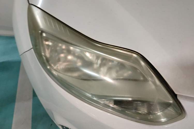 Used Ford Focus 2012 Sedan 1.6L Automatic Fashion Edition Right Front Headlight