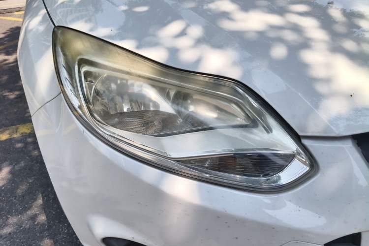 Used Ford Focus 2012 Sedan 1.6L Manual Comfort Model Right Front Headlight