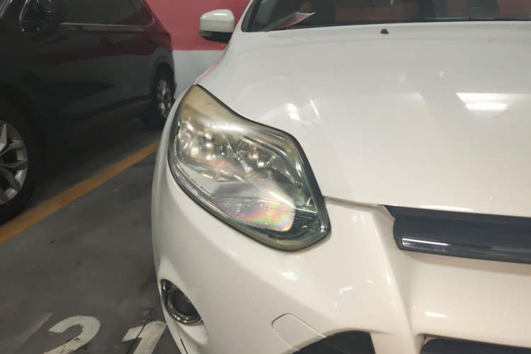 Used Ford Focus 2012 Sedan 1.6L Automatic Fashion Edition Right Front Headlight